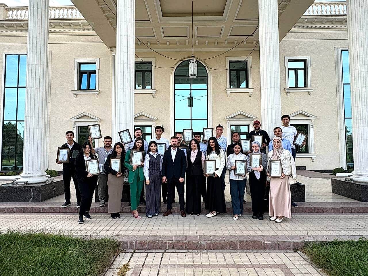 23 сентября в Академии Imzo прошел очередной тренинг по повышению квалификации менеджеров шоурумов Ташкента и франшизы.